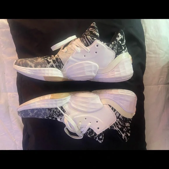 Adidas Harden Vol. 4 Cookies & Cream size 11.5
